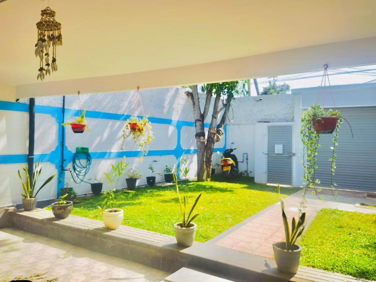 Sea Breeze Guest House Negombo Exterior photo