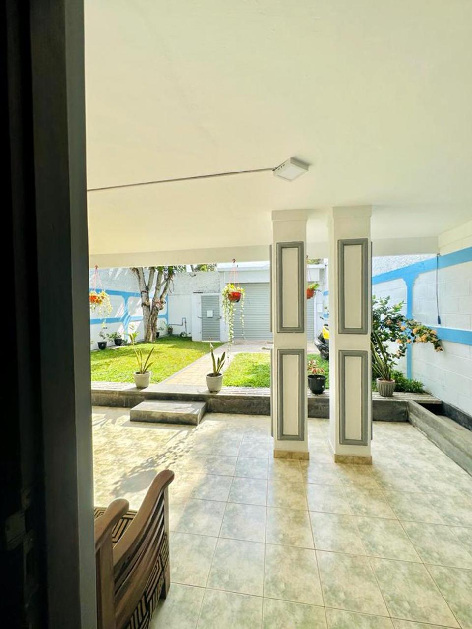 Sea Breeze Guest House Negombo Exterior photo