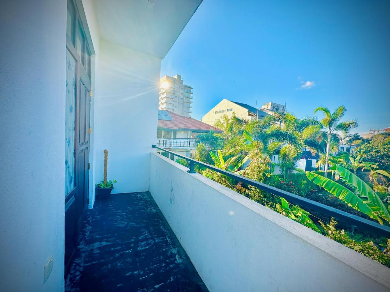 Sea Breeze Guest House Negombo Exterior photo