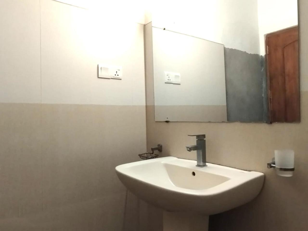 Sea Breeze Guest House Negombo Exterior photo